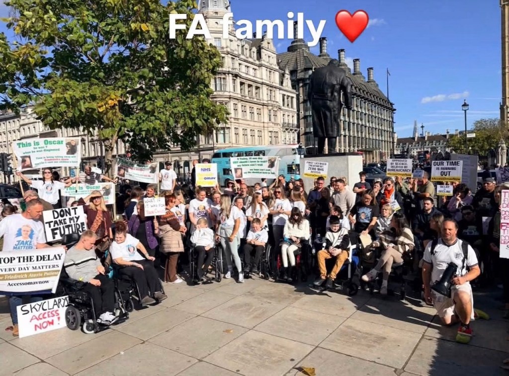 A large group photo of people with FA and their families in London 13/10/26